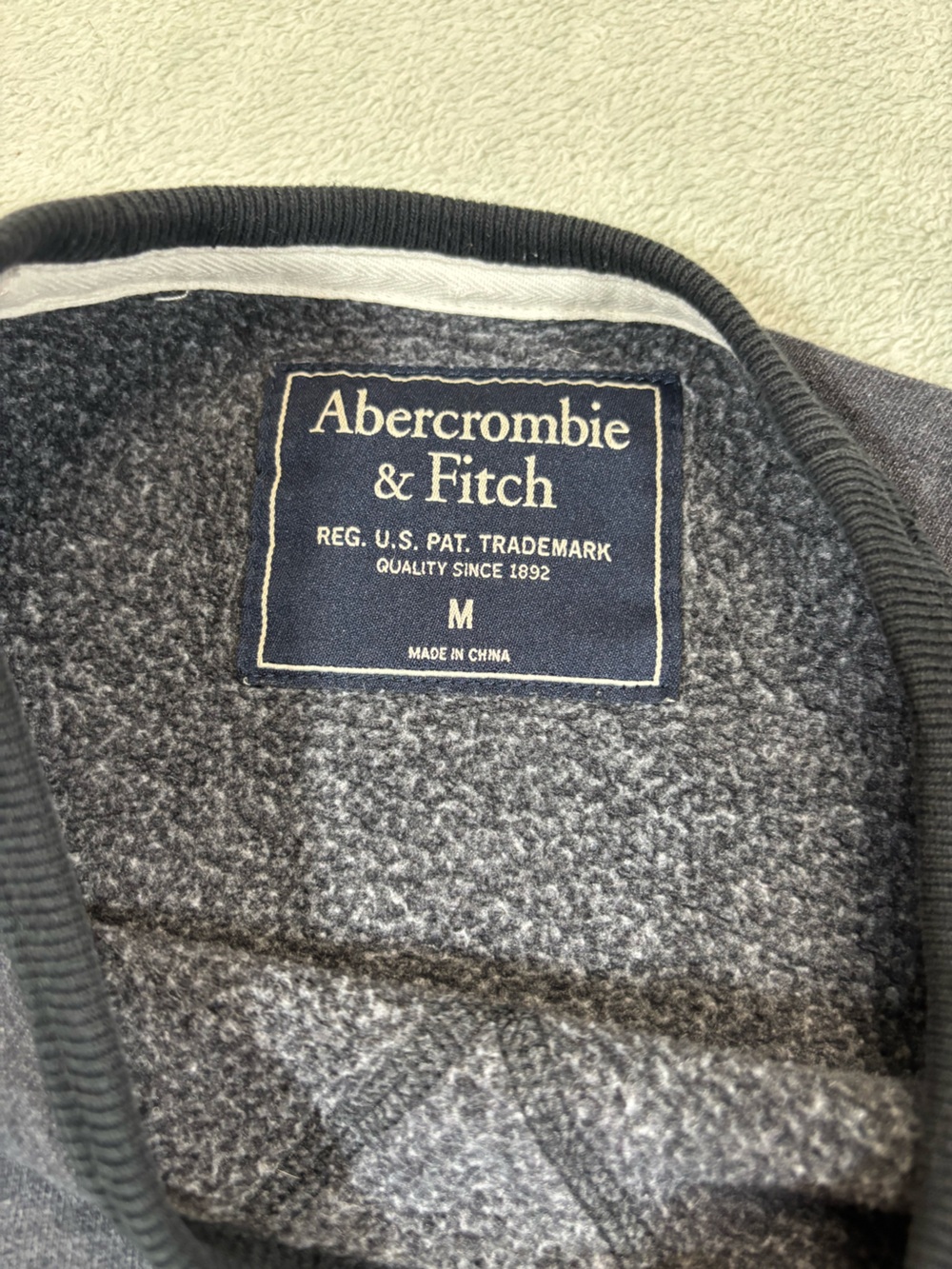 Abercrombie & Fitch Gray Crewneck Sweatshirt Embroidered Moose Logo Men's M - Picture 4 of 5